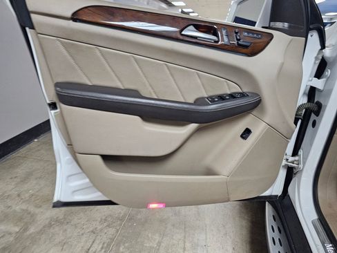 Used 2015 Mercedes-Benz GL 320 BlueTEC 4MATIC image 11