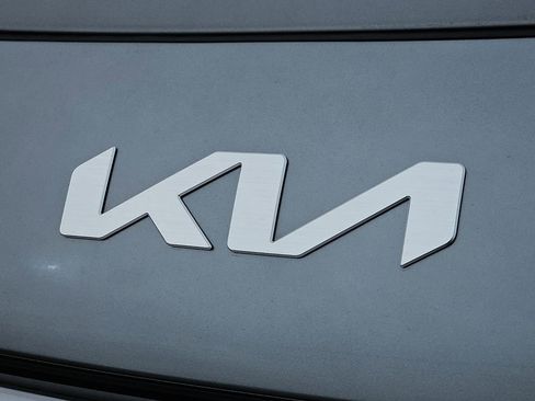 New 2026 Kia Niro LX image 14