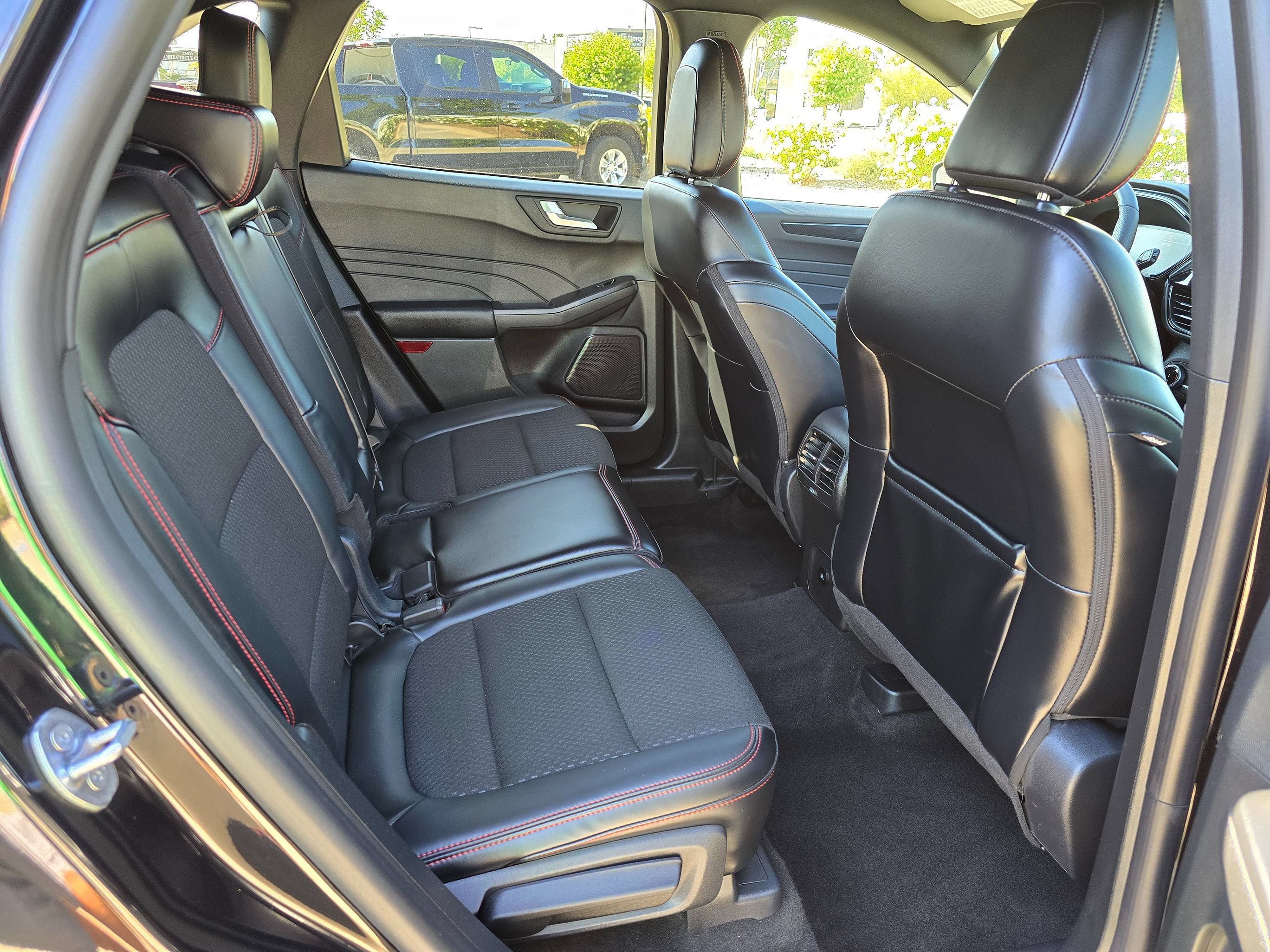 Used 2025 Ford Escape ST-Line FWD image 28