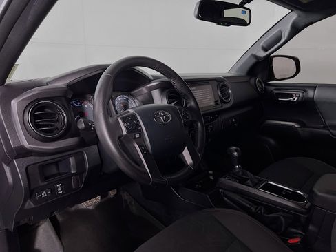 Used 2016 Toyota Tacoma TRD Sport image 9