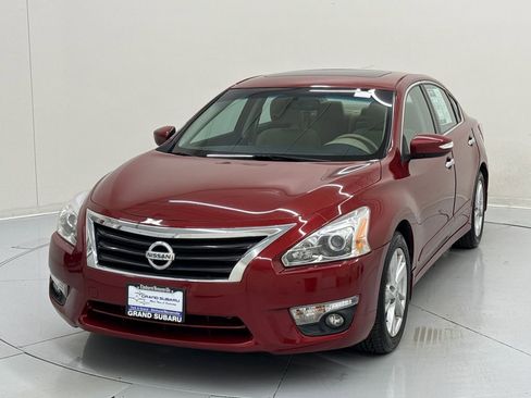 Used 2015 Nissan Altima 2.5 SV w/ Convenience Package FWD image 1