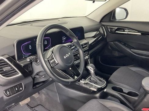 Used 2025 Kia Seltos S image 13