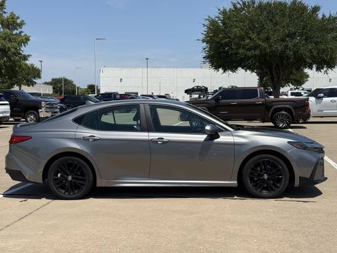 Used 2025 Toyota Camry SE FWD image 3