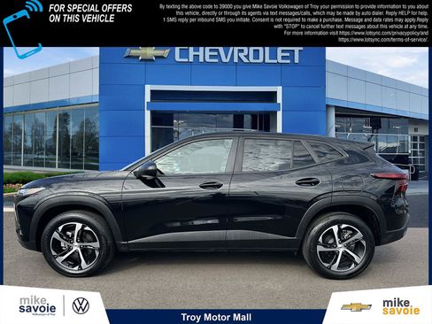 Used 2025 Chevrolet Trax RS w/ Driver Confidence Package FWD image 2