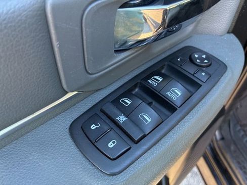 Used 2019 RAM 1500 Classic SLT image 11