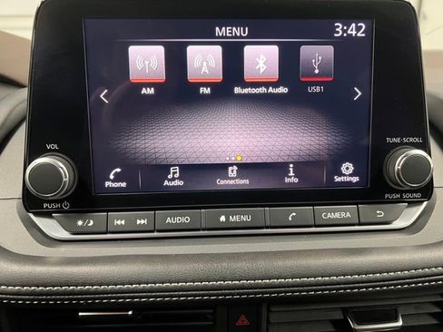 Used 2023 Nissan Rogue S image 31