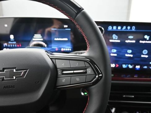 New 2026 Chevrolet Traverse RS w/ LPO, Floor Liner Package FWD image 17