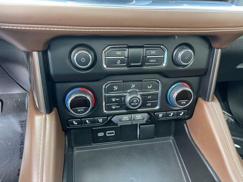 Used 2023 Chevrolet Suburban High Country AWD/4WD image 29