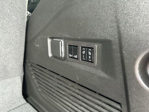 Used 2023 Chevrolet Tahoe Z71 w/ Z71 Off-Road Package image 12