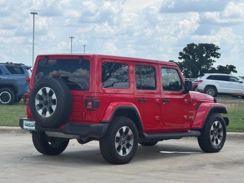 Used 2022 Jeep Wrangler Unlimited Sahara w/ LED Lighting Group AWD/4WD image 5