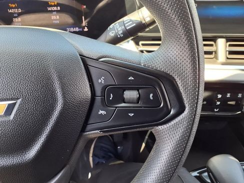 Used 2025 Chevrolet Trax LT FWD image 14