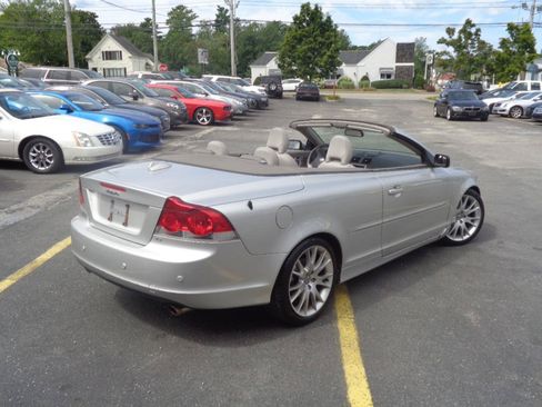 Used 2007 Volvo C70 T5 FWD image 2