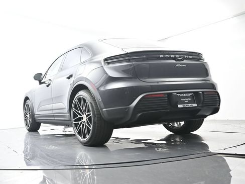 Used 2026 Porsche Macan Electric RWD image 46