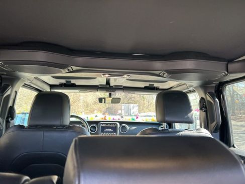 Used 2023 Jeep Wrangler Unlimited Sahara w/ Cold Weather Group image 14