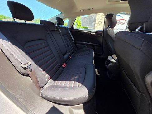 Used 2013 Ford Fusion SE FWD image 17