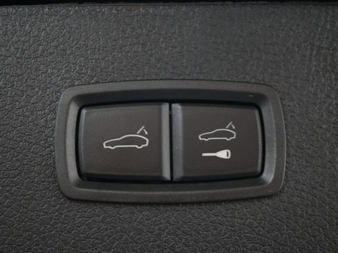 Used 2026 Porsche Macan AWD/4WD image 25