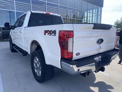 Used 2017 Ford F250 Lariat w/ Lariat Ultimate Package AWD/4WD image 4