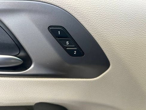 Used 2024 Chrysler Pacifica Touring-L FWD image 37