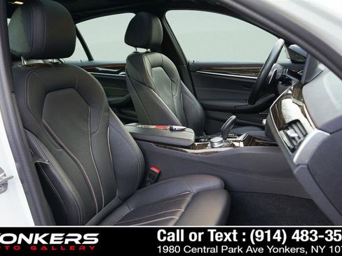 Used 2022 BMW 540i xDrive w/ M Sport Package image 28