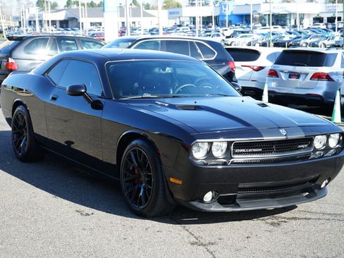 Used 2009 Dodge Challenger SRT8 w/ SRT Option Group II image 7