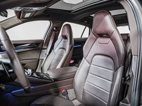 Certified 2025 Porsche Panamera 4S image 5