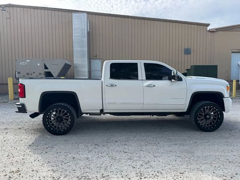 Used 2018 GMC Sierra 2500 SLT w/ Duramax Plus Package image 4