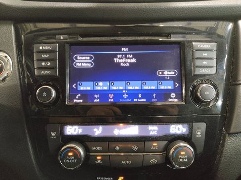 Used 2019 Nissan Rogue SV w/ Premium Package FWD image 25