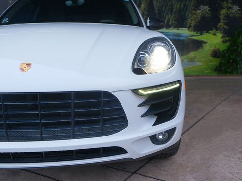 Used 2017 Porsche Macan S image 37