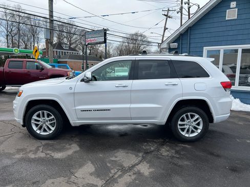 Used 2018 Jeep Grand Cherokee Overland image 2