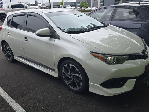 Used 2017 Toyota Corolla iM FWD image 2