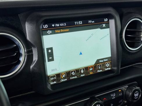 Used 2019 Jeep Wrangler Unlimited Sahara w/ Uconnect 4C Nav & Sound Group AWD/4WD image 14