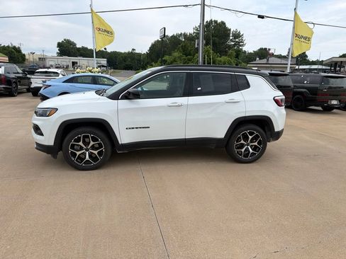 Used 2025 Jeep Compass Limited AWD/4WD image 6