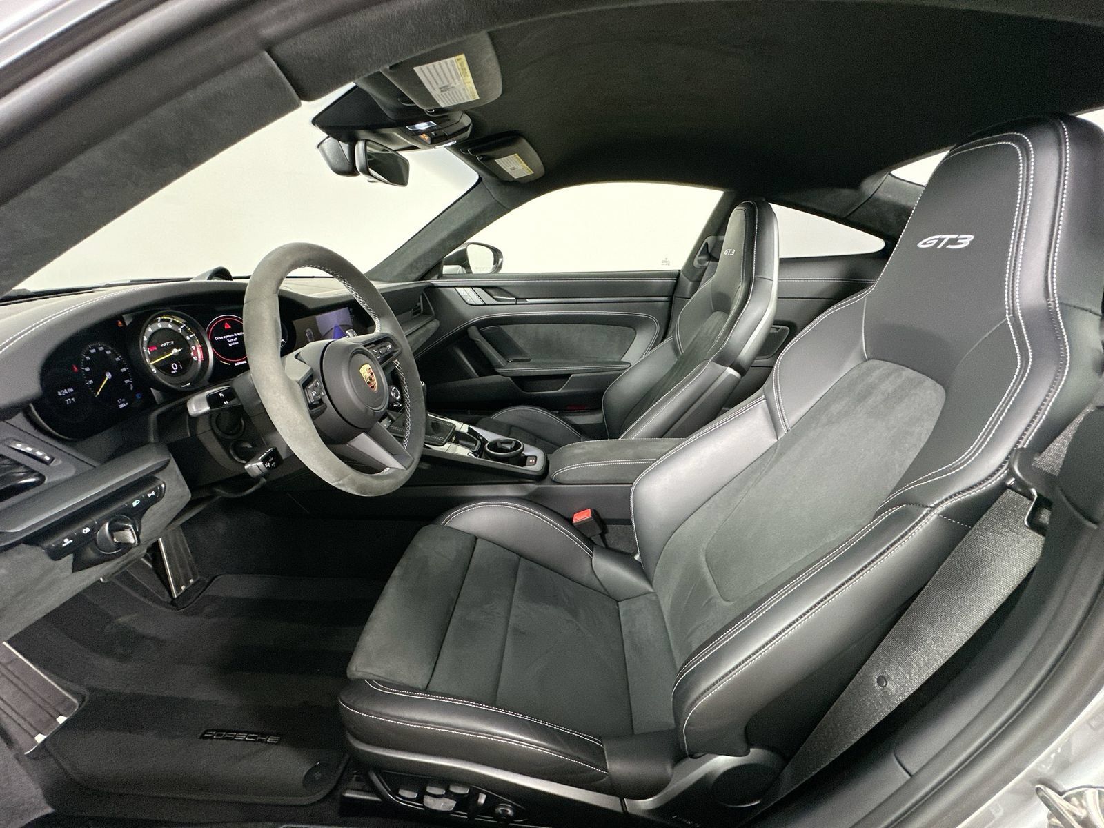 Used 2024 Porsche 911 GT3 RWD image 32