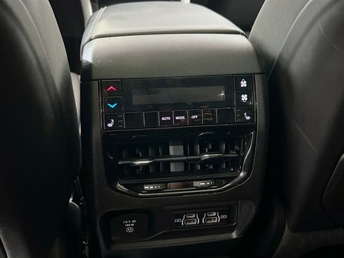 Used 2022 Jeep Grand Cherokee L Limited image 17