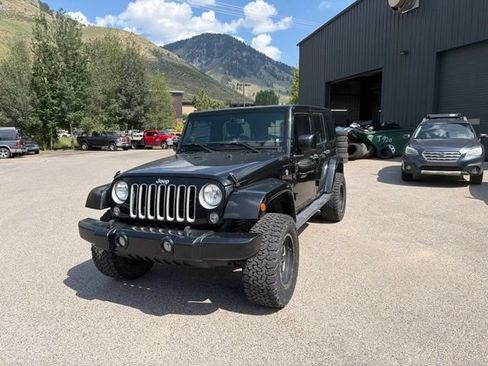 Used 2016 Jeep Wrangler Unlimited Sahara w/ Connectivity Group AWD/4WD image 3