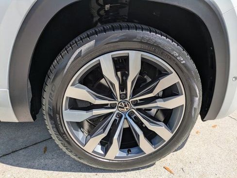 Used 2023 Volkswagen Atlas SEL Premium image 11