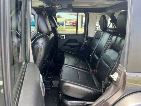 Used 2023 Jeep Wrangler Unlimited Sahara w/ Cold Weather Group AWD/4WD image 35