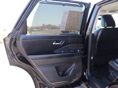 Used 2023 Nissan Pathfinder SL AWD/4WD image 15