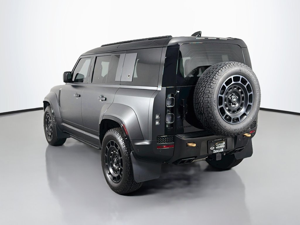 Used 2025 Land Rover Defender 110 AWD/4WD image 7