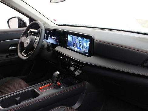 New 2026 Nissan Kicks SR FWD image 22