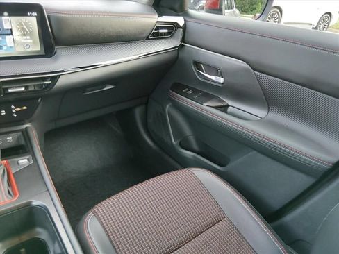 Certified 2025 Nissan Kicks SR FWD image 12