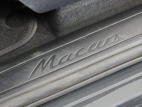 Certified 2025 Porsche Macan AWD/4WD image 41
