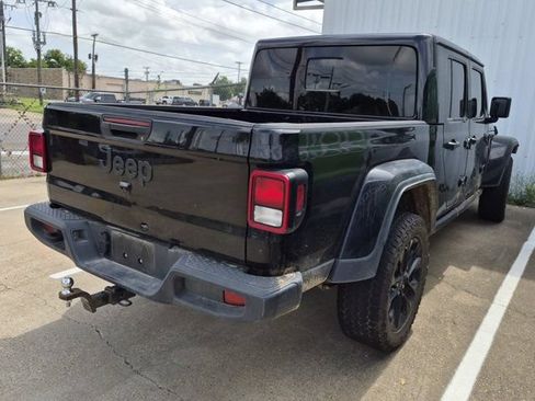 Used 2025 Jeep Gladiator Sport AWD/4WD image 2