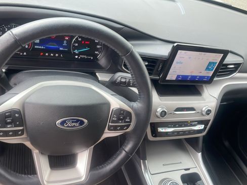 Used 2023 Ford Explorer XLT w/ Equipment Group 202A AWD/4WD image 21