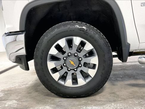 Used 2022 Chevrolet Silverado 2500 LT w/ Convenience Package AWD/4WD image 10