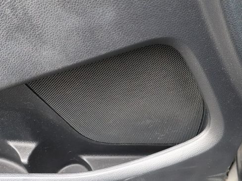 Used 2018 Ford Explorer XLT w/ Equipment Group 202A AWD/4WD image 14