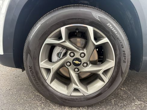 Used 2025 Chevrolet Trax LT w/ Driver Confidence Package FWD image 34