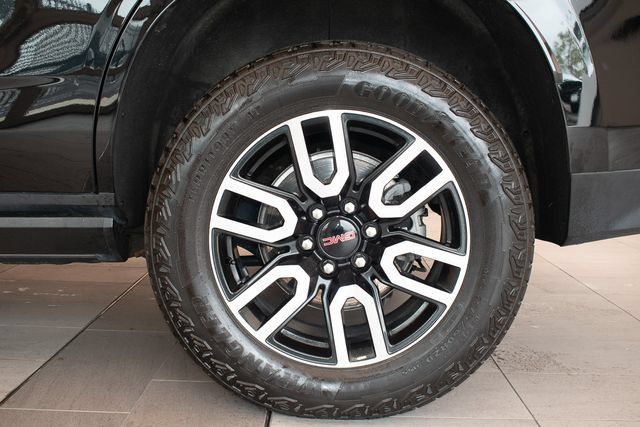 Used 2024 GMC Yukon AT4 w/ AT4 Premium Package AWD/4WD image 9