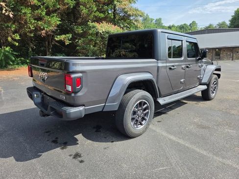 Used 2023 Jeep Gladiator Overland w/ Cold Weather Group AWD/4WD image 7