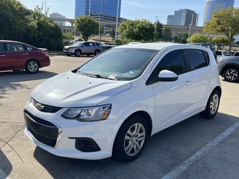 Used 2020 Chevrolet Sonic LT FWD image 1